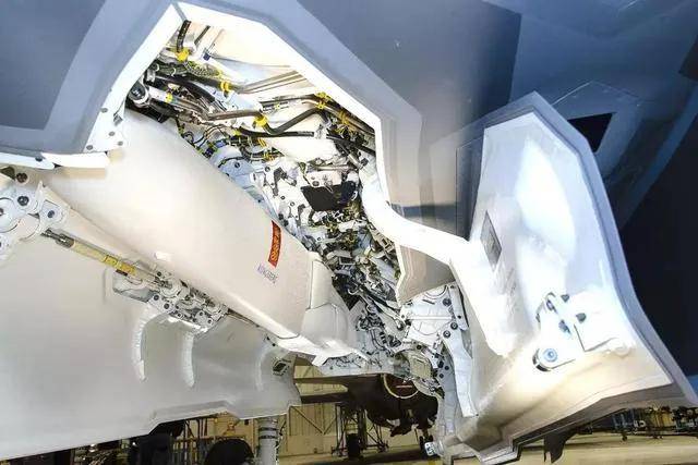 一架仅需4万美元！美国版“小摩托”巡飞弹亮相，中国能防住吗？