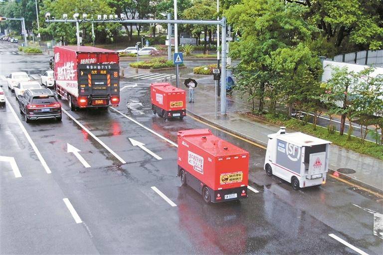 深圳街头这些无人车真能干 上路的功能型无人车突破八百台，主要用于物流和环卫