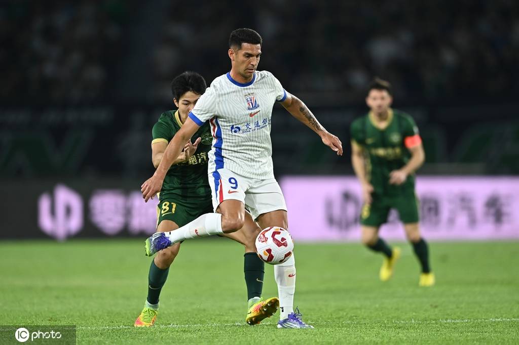 让出榜首！中超-路易斯倒钩中框 申花0-0浙江三轮不胜