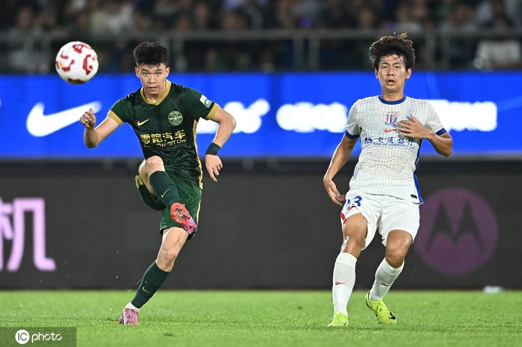 让出榜首！中超-路易斯倒钩中框 申花0-0浙江三轮不胜