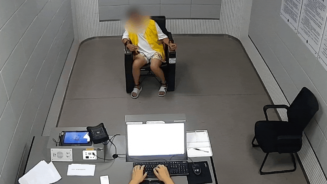 一酒店客房突发！多人被集体带走