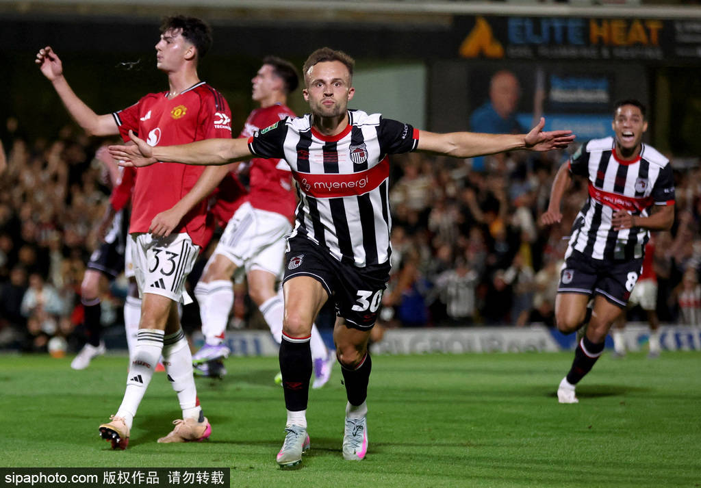 杀人诛心！英乙队点球战淘汰曼联 主帅称赞红魔走在正确道路