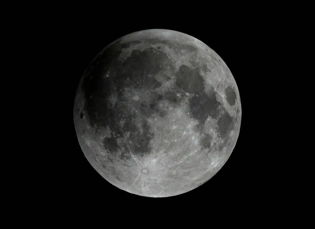 “红月亮”凌晨现身，震撼月全食天象来了：高清大图记录月亮“变脸”全过程