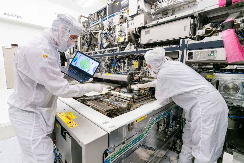 三个90后，被光刻机霸主盯上了