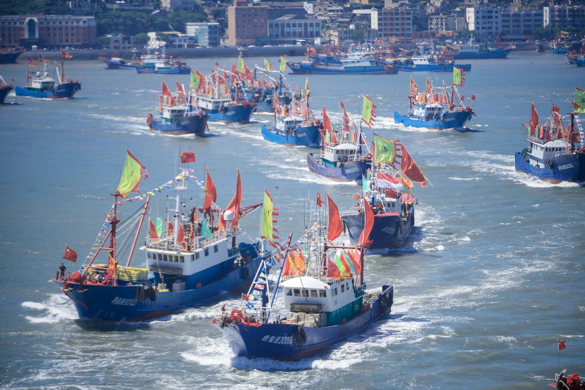 浙江宁波：东海开渔 千帆竞发