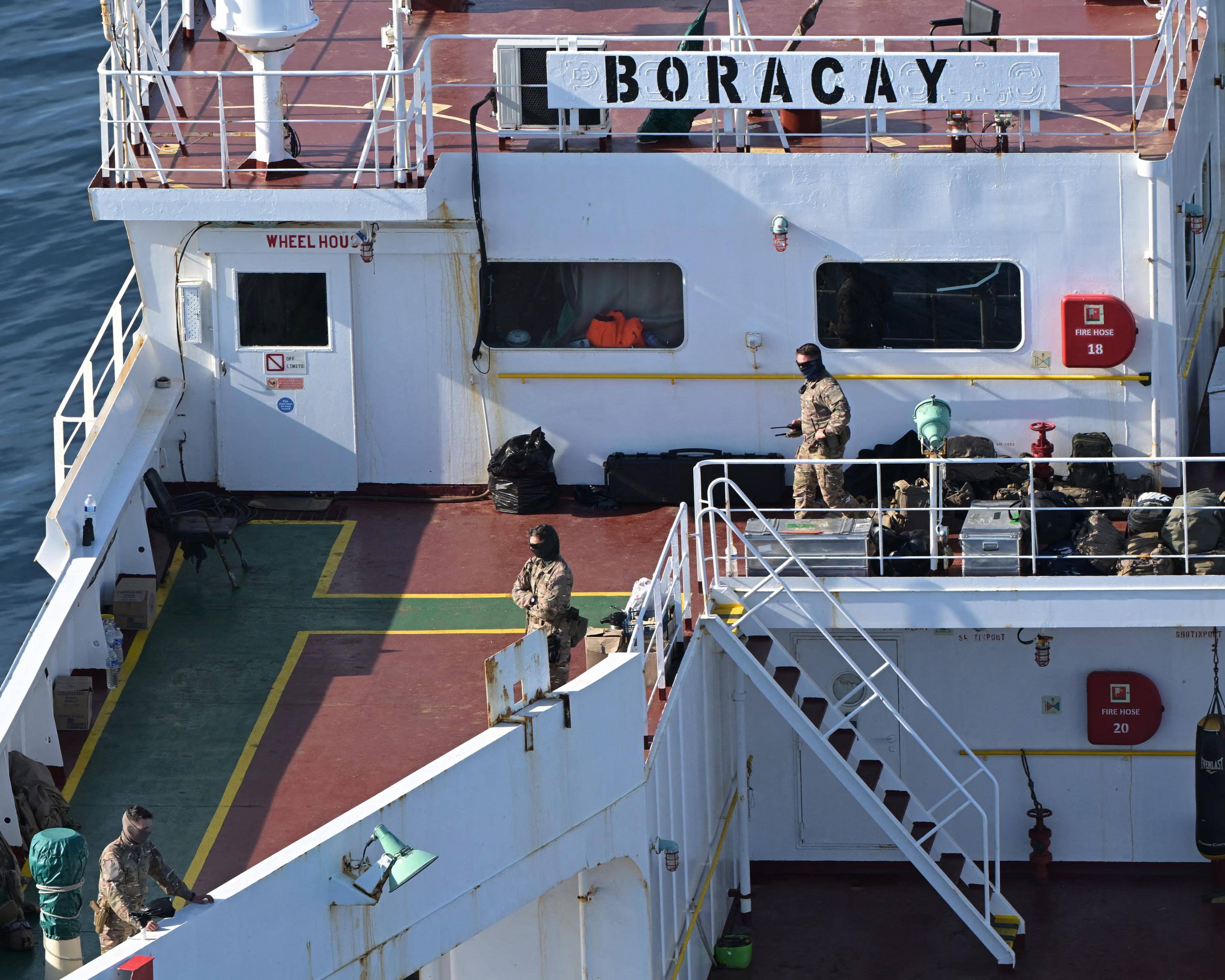 法国这次捅马蜂窝了，北约首次扣押俄罗斯油轮，中国北极航线破局