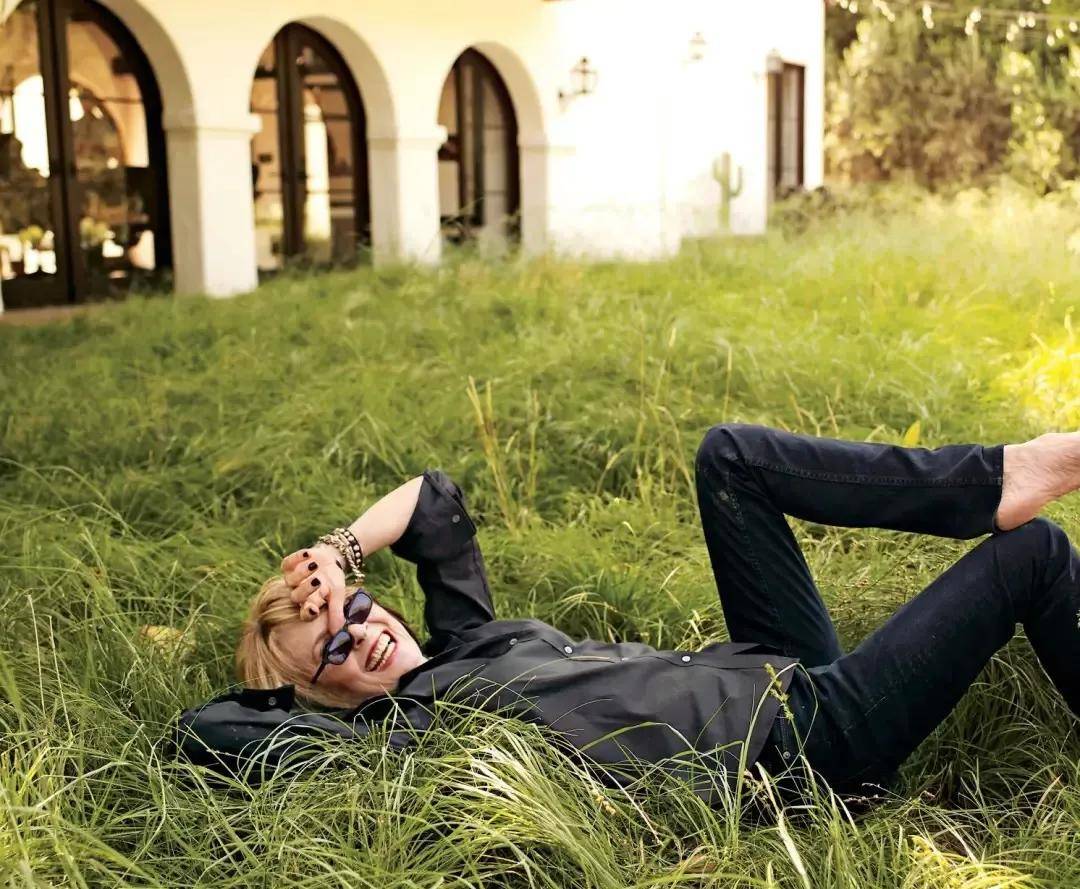 79岁奥斯卡影后离世，她是男神收割机，松弛中性风穿搭鼻祖