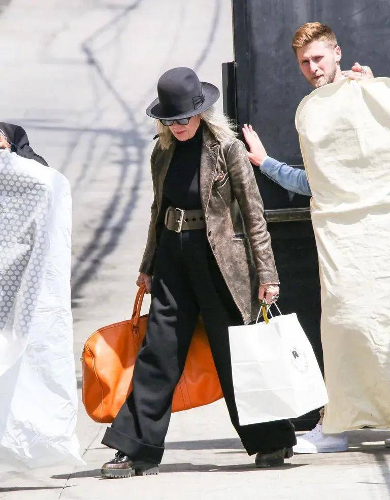 79岁奥斯卡影后离世，她是男神收割机，松弛中性风穿搭鼻祖