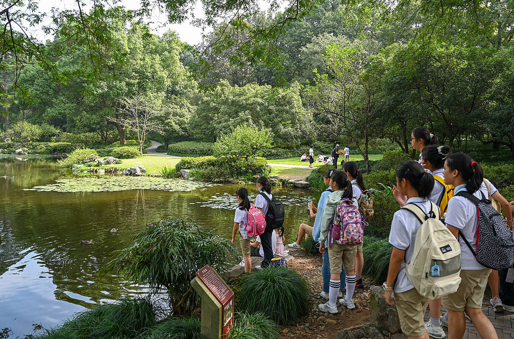 多地中小学生“喜提”5天秋假，用孩子拉动消费能如愿吗？