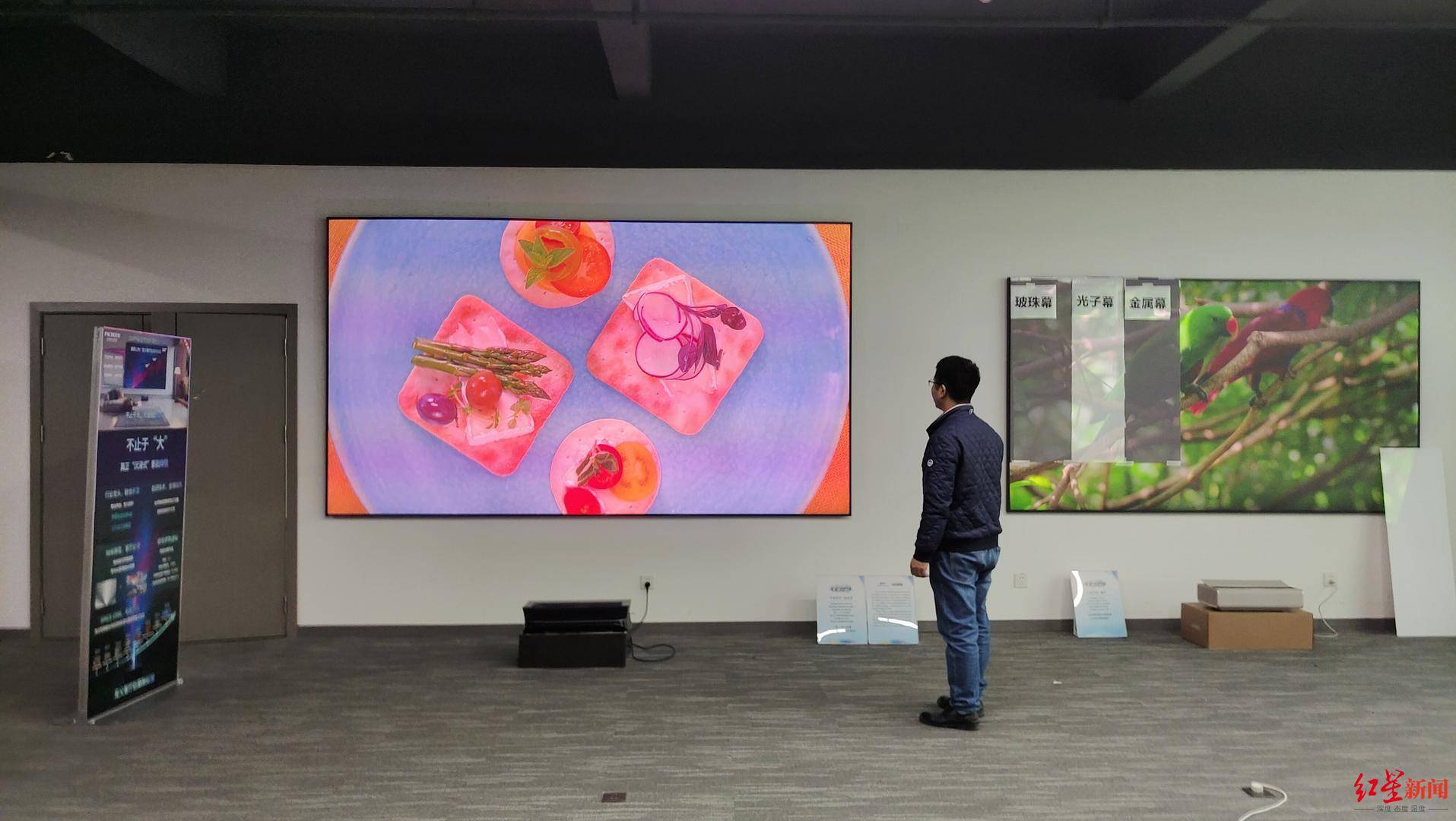 刚亮相就爆单!“成都造”全球首款150英寸菲涅尔光学屏幕订单已排到明年|冲刺四季度