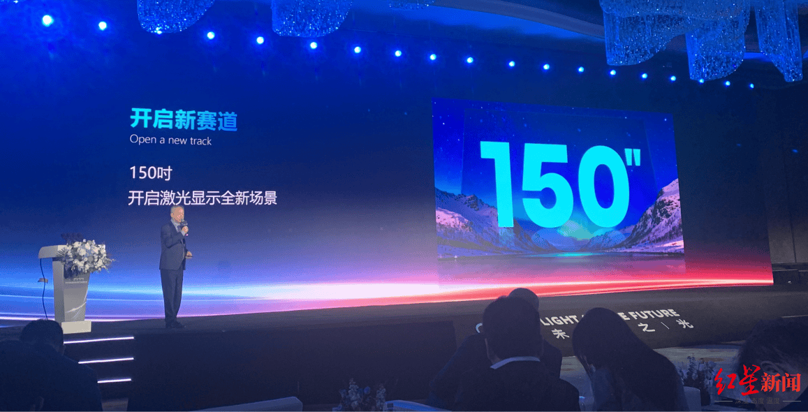 刚亮相就爆单!“成都造”全球首款150英寸菲涅尔光学屏幕订单已排到明年|冲刺四季度