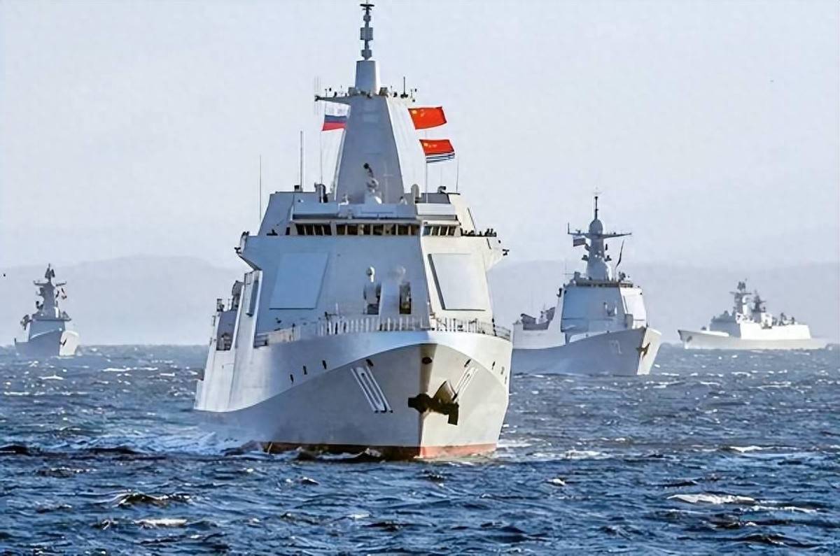 高市早苗话音刚落，解放军万吨舰带队，穿越大隅海峡进入西太，没想到中方反制这么快
