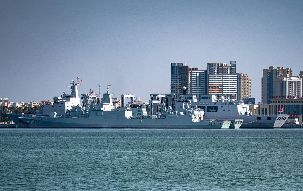 高市早苗话音刚落,解放军万吨舰带队,穿越大隅海峡进入西太,没想到中方反制这么快