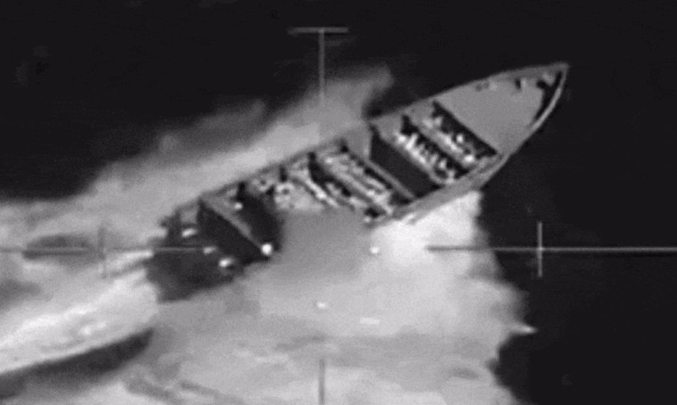 特朗普突然表态!不到48小时,美军开火打爆两艘运输船!1.5万美军就位,军火商又赚翻了